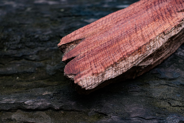 Wood has tiger stripe or curly stripe grain