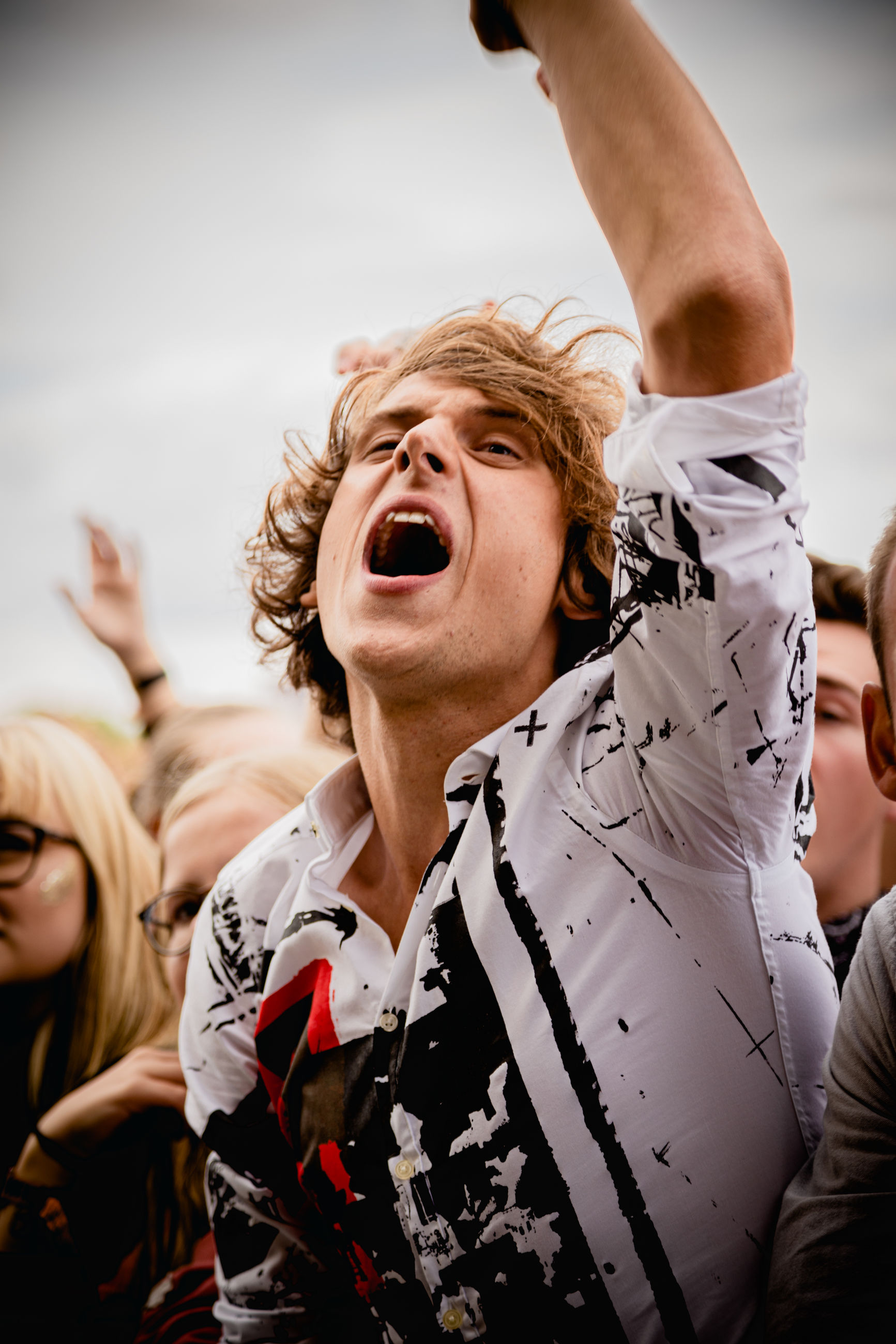 real people, lifestyles, leisure activity, emotion, mouth open, mouth, young adult, incidental people, shouting, happiness, people, front view, young men, event, focus on foreground, enjoyment, young women, looking, human arm, excitement, arms raised, hairstyle