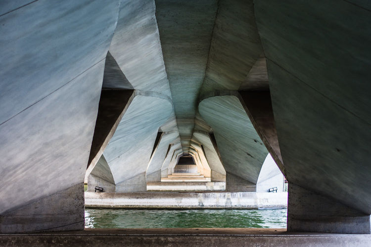 Symmetry under the anderson bridge, singapore