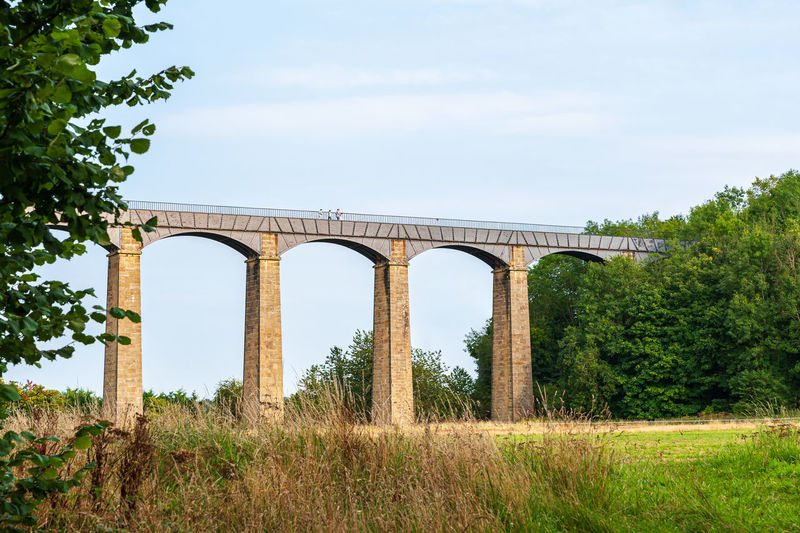  pontcysyllte aqueduct, carries the llangollen canal waters across the river dee in wales. uk
