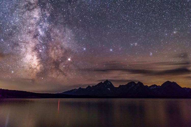 Milky way approaches the grand tetons
