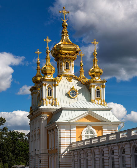 Peterhof palace against sky in city