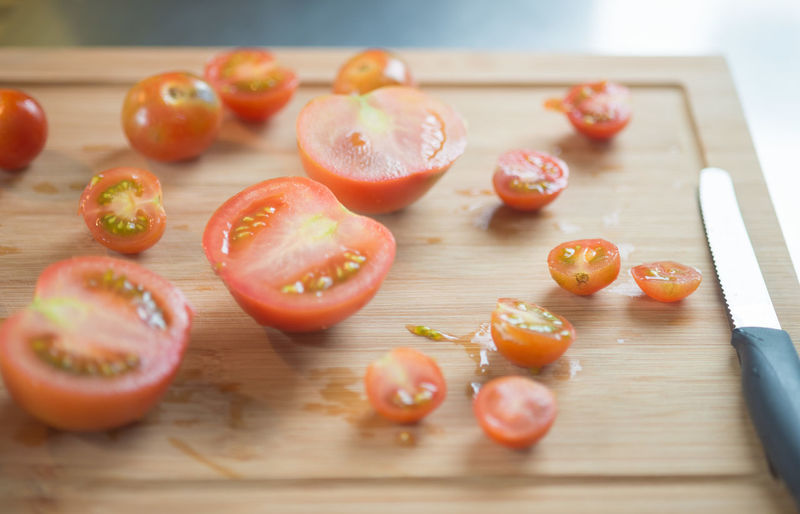 Close-up of halved cherry tomatoes on cutting board