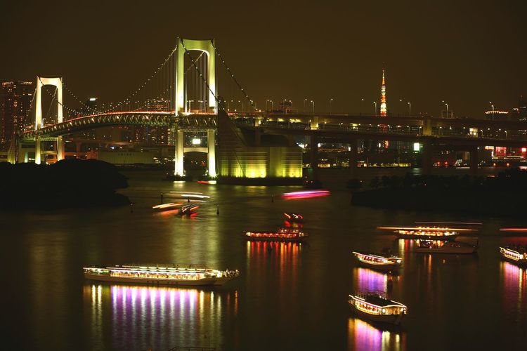 Rainbow bridge over tokyo bay at night