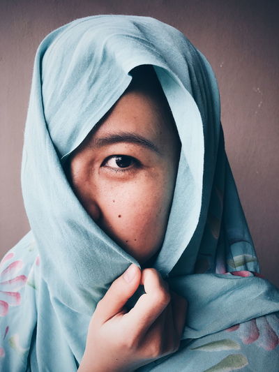 Maiza Skin EyeEm Selects Portrait EyeEmNewHere The Week On EyeEm Human Face Beautiful People Beautiful Woman Looking At Camera People Eye Close-up Human Eye Mix Yourself A Good Time Expression Woman Girl Rethink Things Second Acts Be. Ready. Inner Power This Is My Skin This Is Natural Beauty 50 Ways Of Seeing: Gratitude