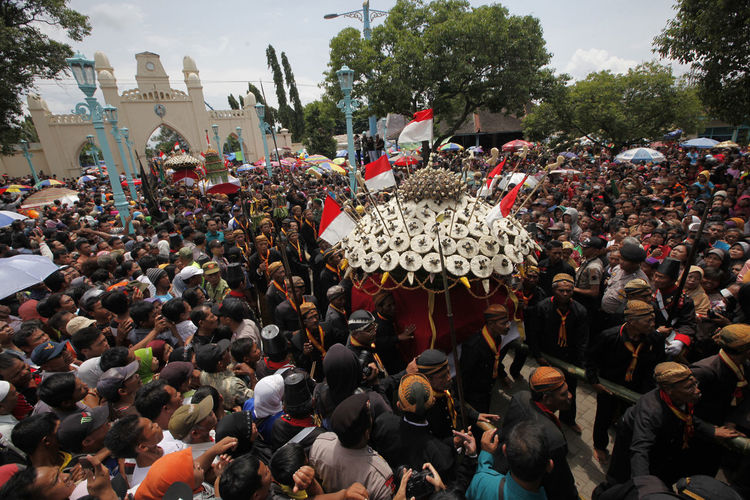 Crowd during ritual celebrations