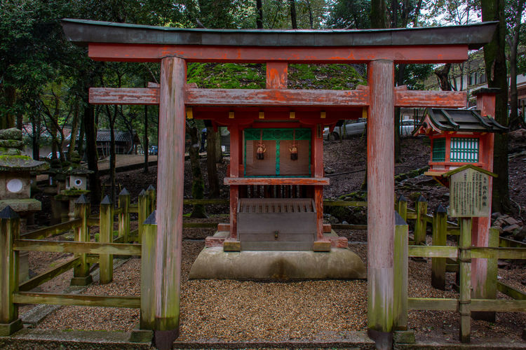 Metal structure in temple