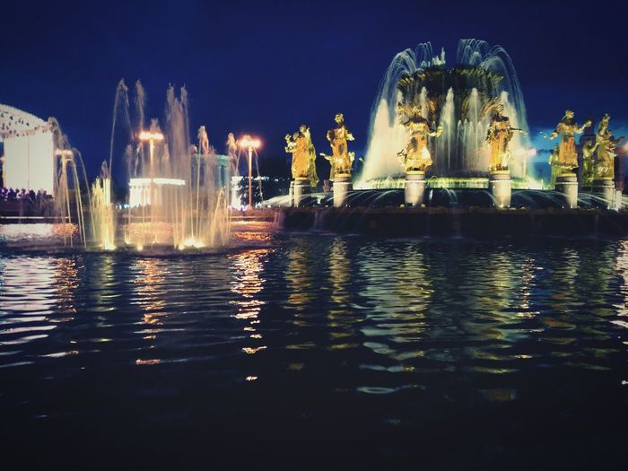 Illuminated samson fountain at peterhof palace