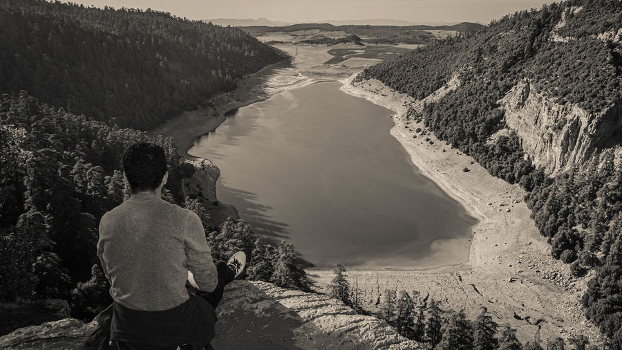 Hiking man looking at aguelmam azigza lake 