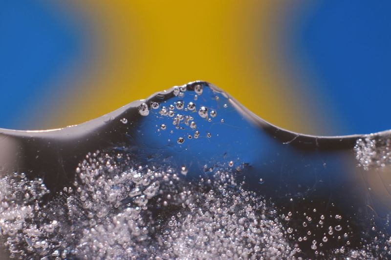 Close-up of bubbles in water 