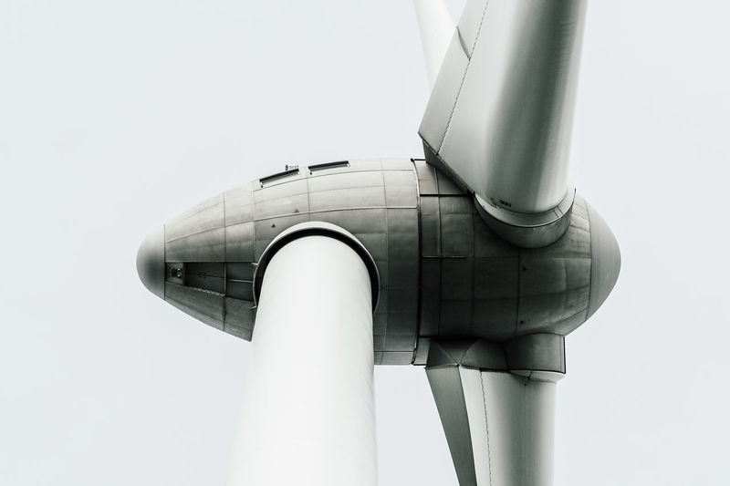 LOW ANGLE VIEW OF MODERN TOWER AGAINST CLEAR SKY