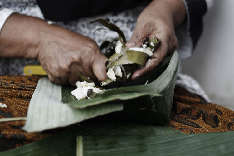 Hand making plate leaf