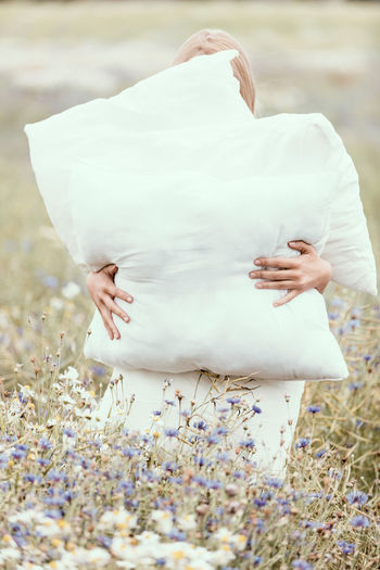 MIDSECTION OF WOMAN ON WHITE FIELD