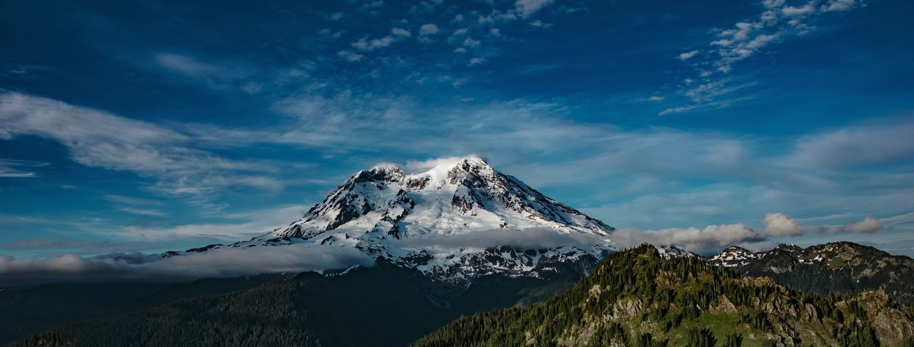 Panoramic view of mount rainier against sky