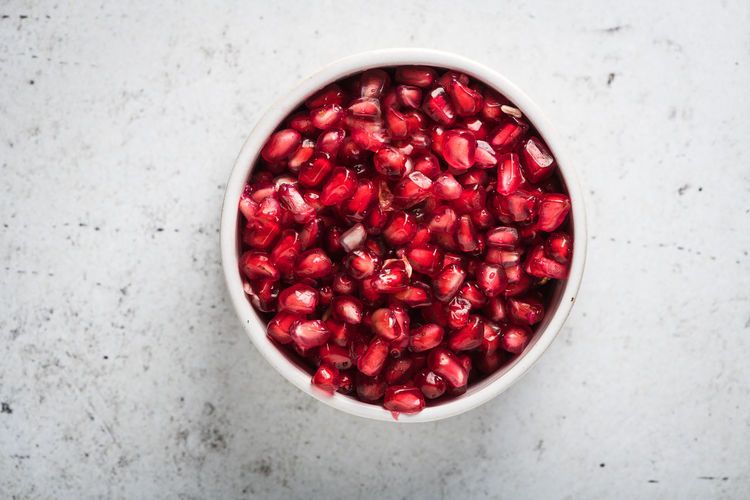 Directly above shot of pomegranate seeds in bowl on table
