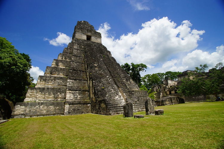 Chichen itza against cloudy sky