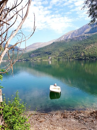 Scenic view of lake against sky in scanno