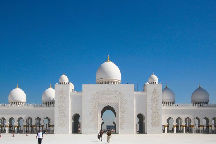 The sheikh zayed grand mosque abu dhabi with blue sky