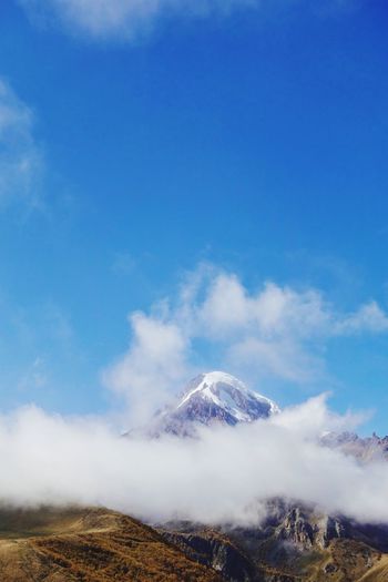 Summit of kasbek mountain at kazbegi, georgia. close to russian georgian border