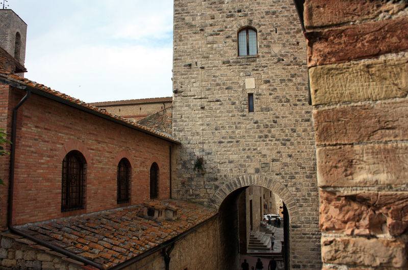 Glimpses of the romantic tuscan town of san gimignano in stones on the ancient hill in italy