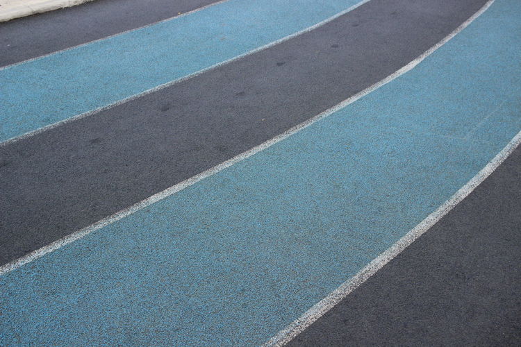 Two-color running track on the gasibu field