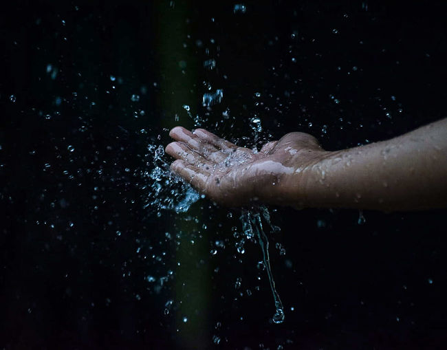 Hand against water drops 