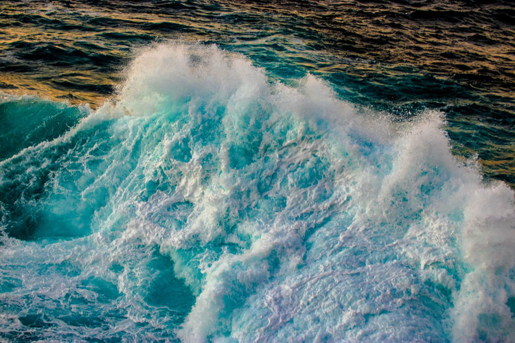 Waves splashing in sea