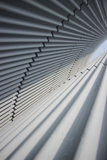 FULL FRAME SHOT OF METAL WALL