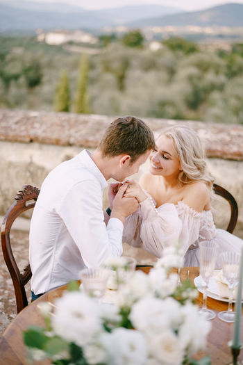 Couple kissing on flower