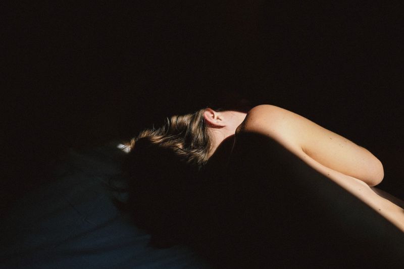 Fuji X100t VSCO Cam Light Light And Shadow VSCO Shadow Fine Art Photography Atmosphere FujiX100T Portrait Of A Woman Portraits Portrait Photography Portrait Of A Friend Vscogood Hair Vscocam People Light In The Darkness