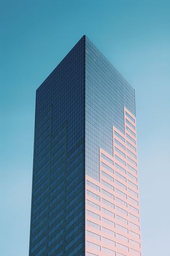 LOW ANGLE VIEW OF BUILDING AGAINST CLEAR BLUE SKY