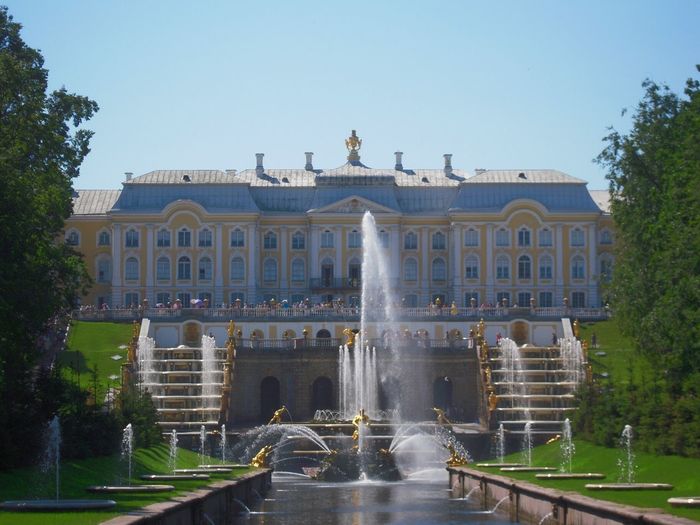 Fountain in front of peterhof palace