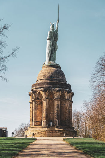 Statue of hermanns denkmal against sky