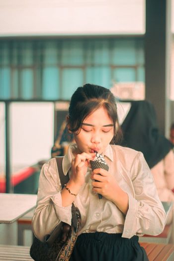 Young woman drinking wine in cafe