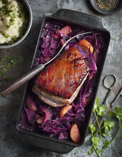 Meat baked with red cabbage
