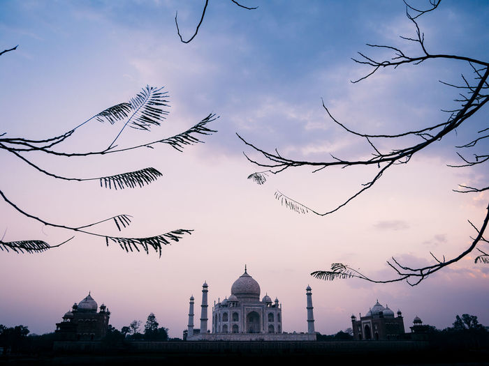 Taj mahal against cloudy sky at dusk