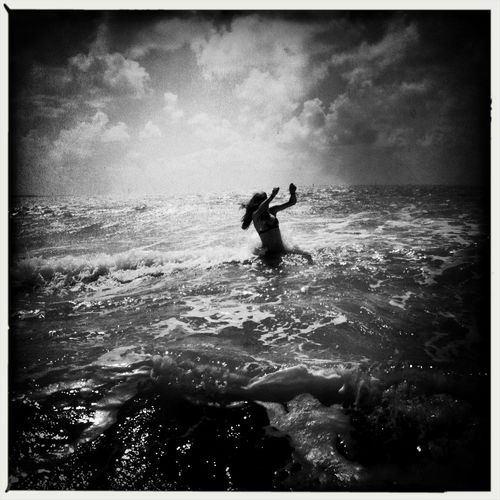 Waves splashing in sea