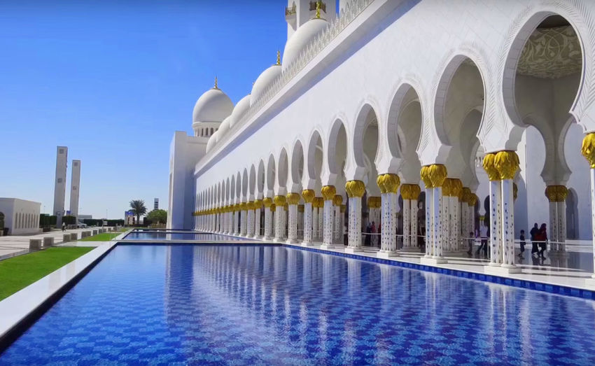 Reflecting pool at sheikh zayed mosque