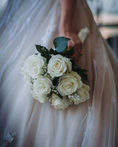 A bouquet of roses in the bride's hand