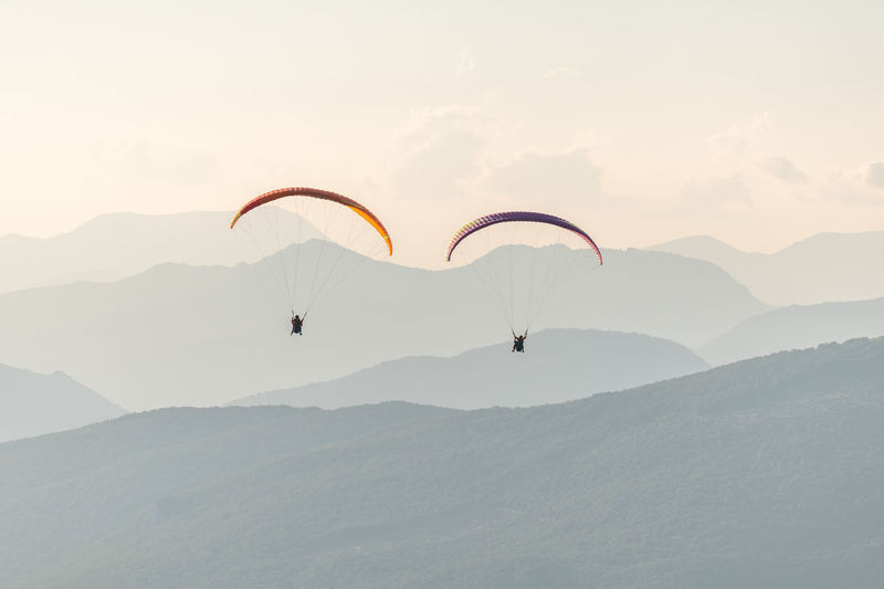 Paragliding flight in the air over the mountains. drôme, france.