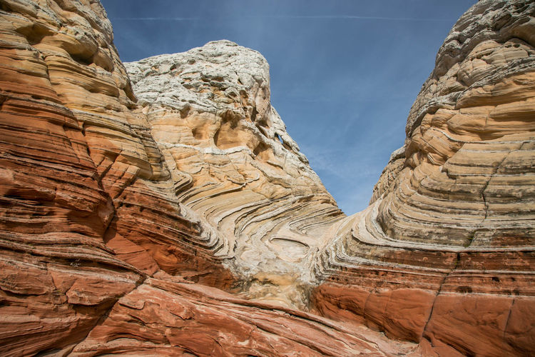 A wave-like sandstone formation in white pocket, vermilion cliffs