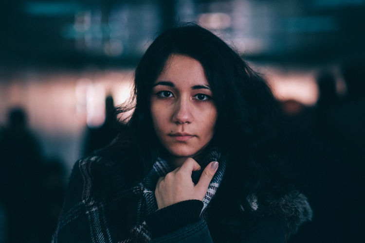 Casual Clothing Confidence Contemplation Depth Of Field Front View Fujifilm FUJIFILM X-T1 Head And Shoulders Istanbul Women Who Inspire You Lifestyles Looking At Camera Person Portrait Portrait Of A Woman Real People Selective Focus Serious Showcase: January VSCO Vscofilm Young Adult Young Women
