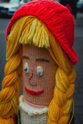 Puppe mit strick mütze 