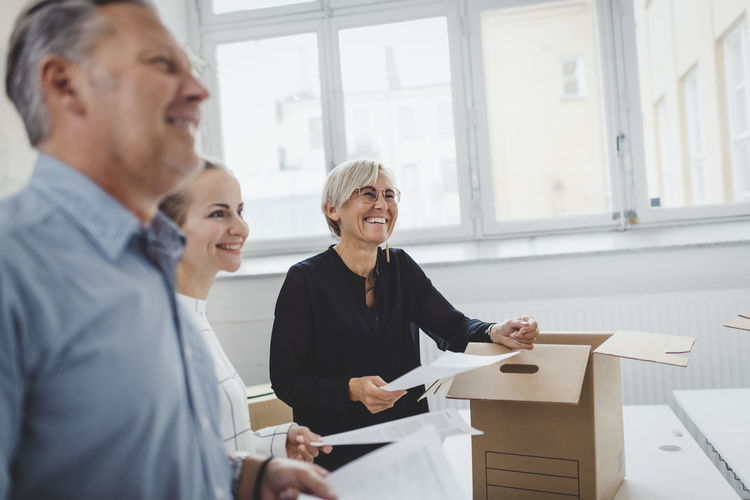 PEOPLE WORKING IN A OFFICE