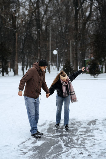Winter couple activities. winter date ideas to cozy up. cold season dates for couples. young couple