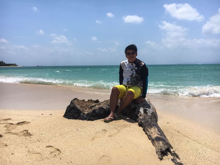 Full length of man sitting on beach