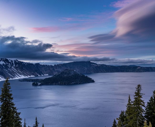 Wizard island - crater lake national park at sunset 