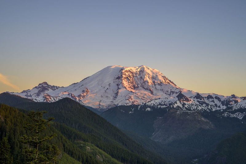 Mount rainier at sunset with alpenglow