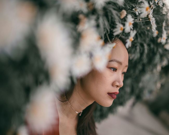 Egg Uniqueness Portrait Portrait Photography Portrait Of A Woman Women Of EyeEm Natural Light Portrait Portrait Of A Girl Beautiful People Outdoors Beauty Beauty In Nature Connected With Nature Faces Of EyeEm Leaves Flowers The Portraitist - 2017 EyeEm Awards