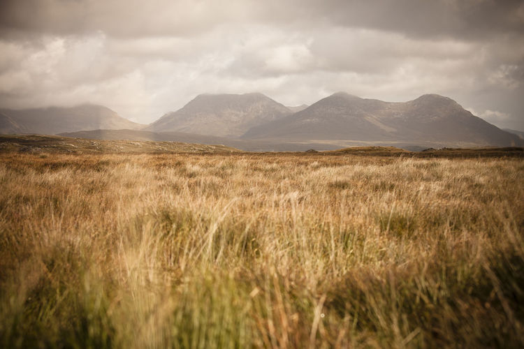 Scenic view of connemara mountains against sky